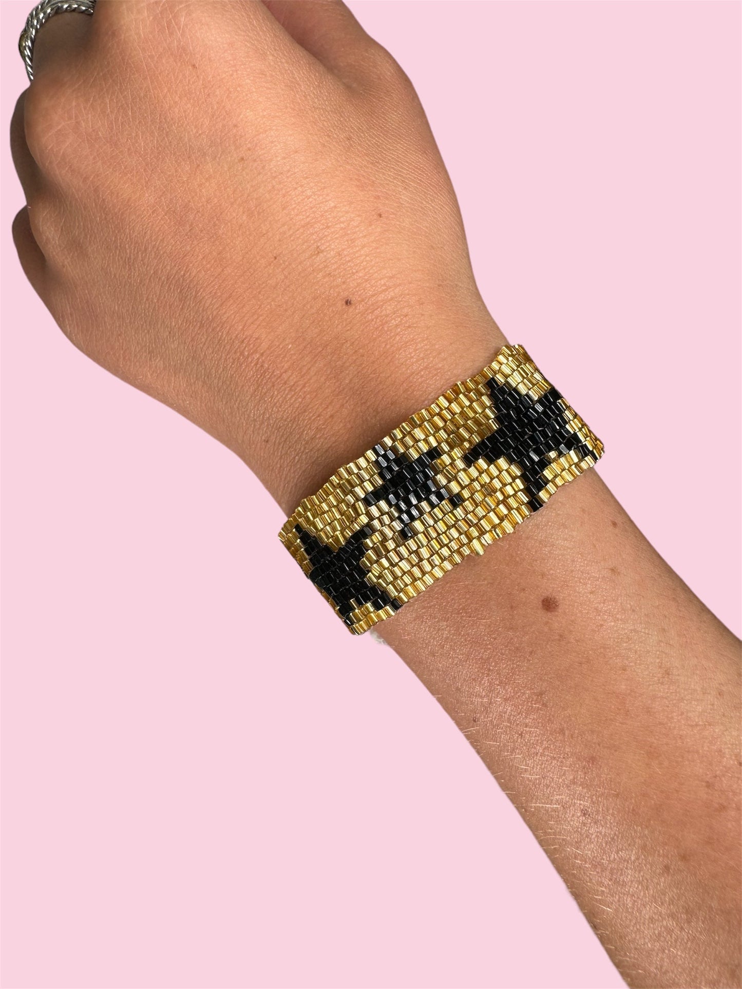 BLACK AND GOLD STAR ADULT BRACELET